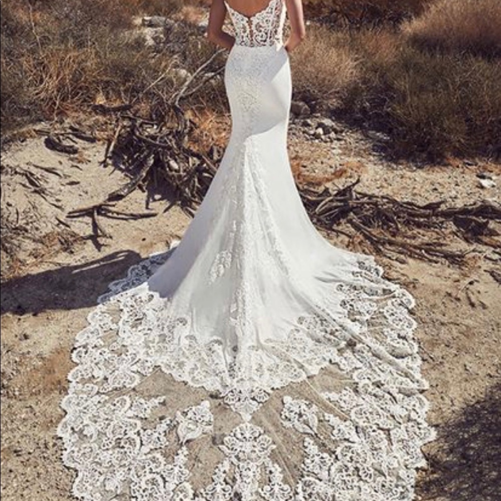 BRAND NEW WEDDING DRESS